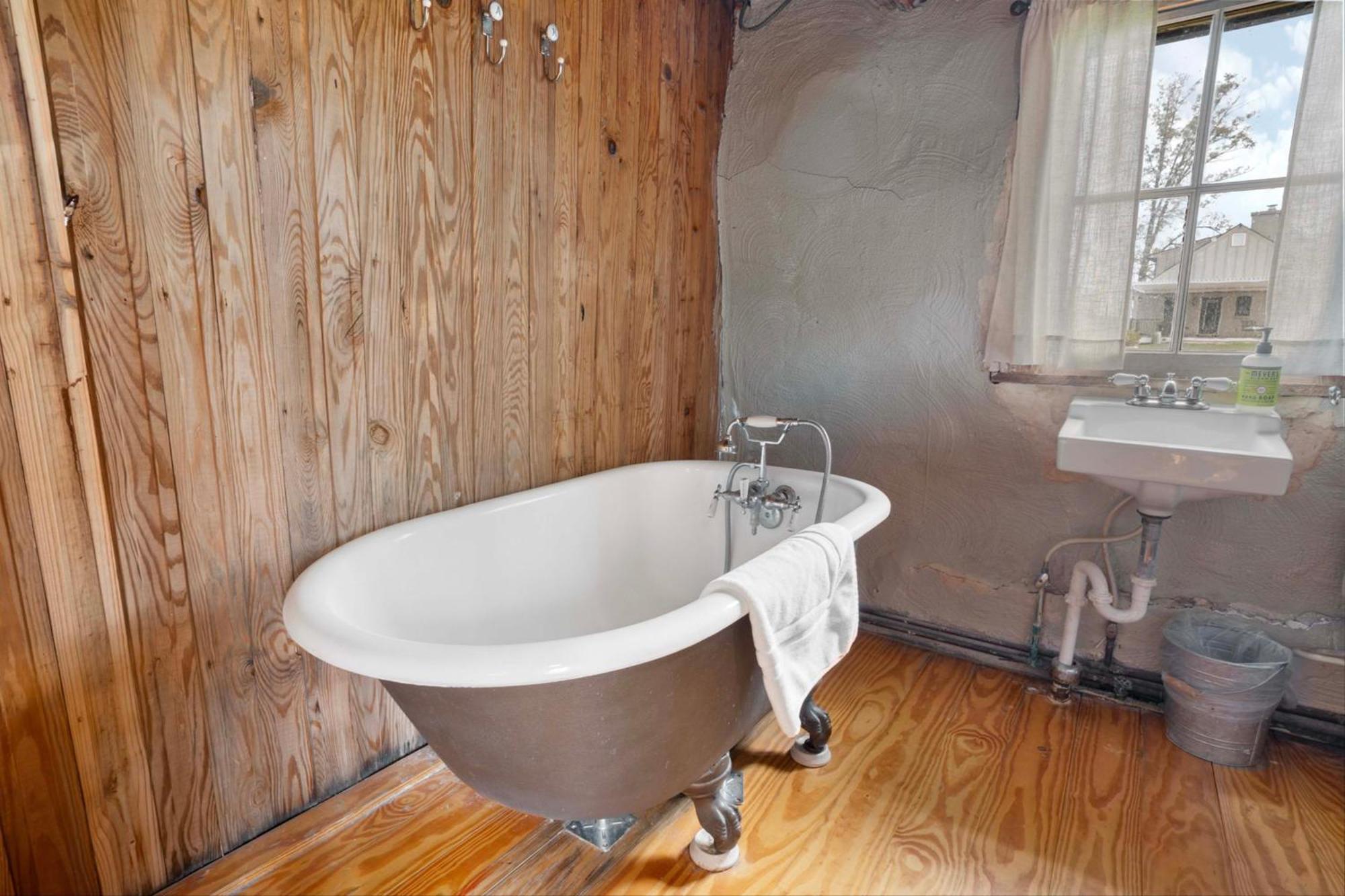 Rustic Baileys Retreat Cabin Near Wineries! Crozet Eksteriør billede