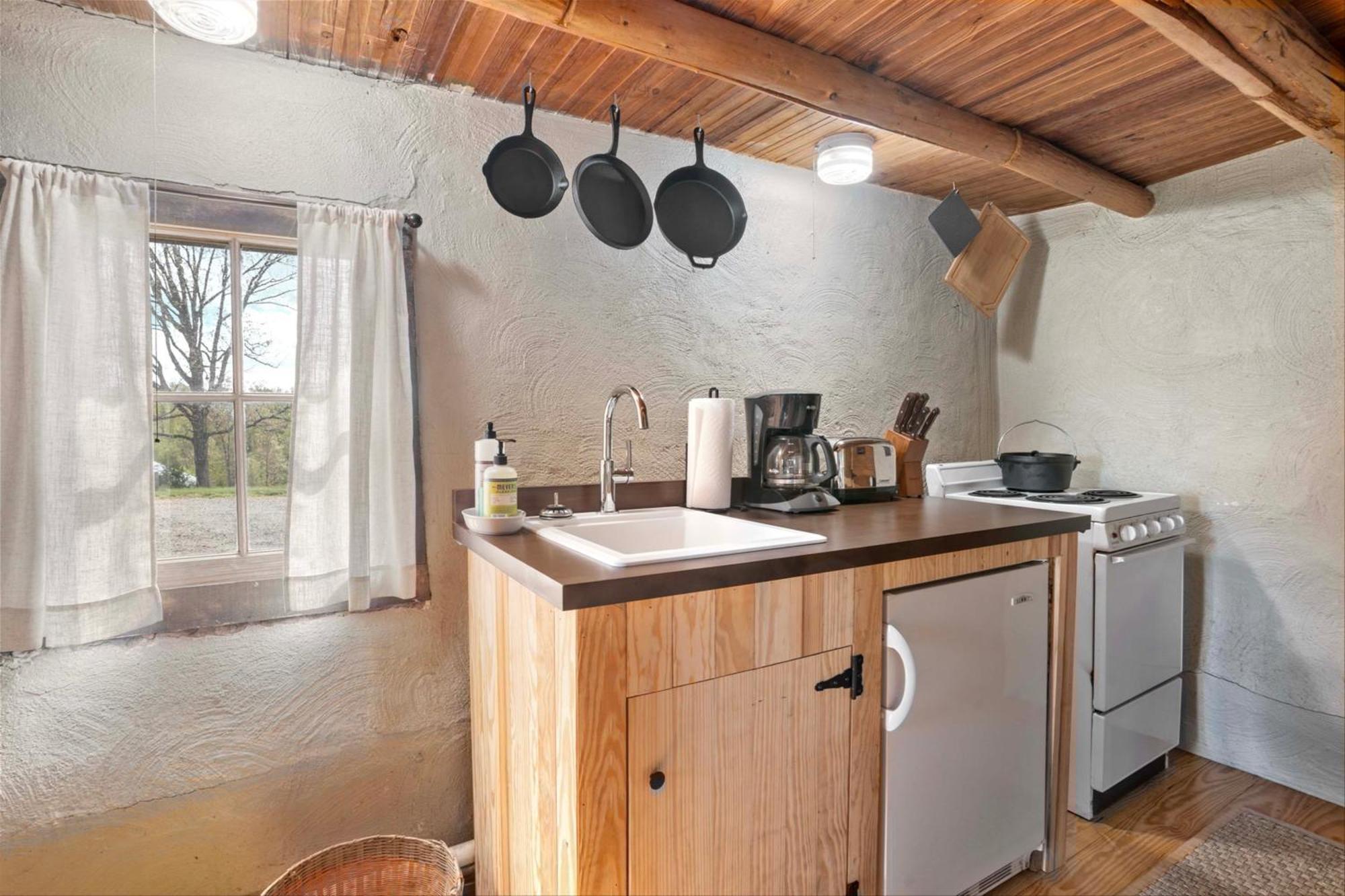 Rustic Baileys Retreat Cabin Near Wineries! Crozet Eksteriør billede