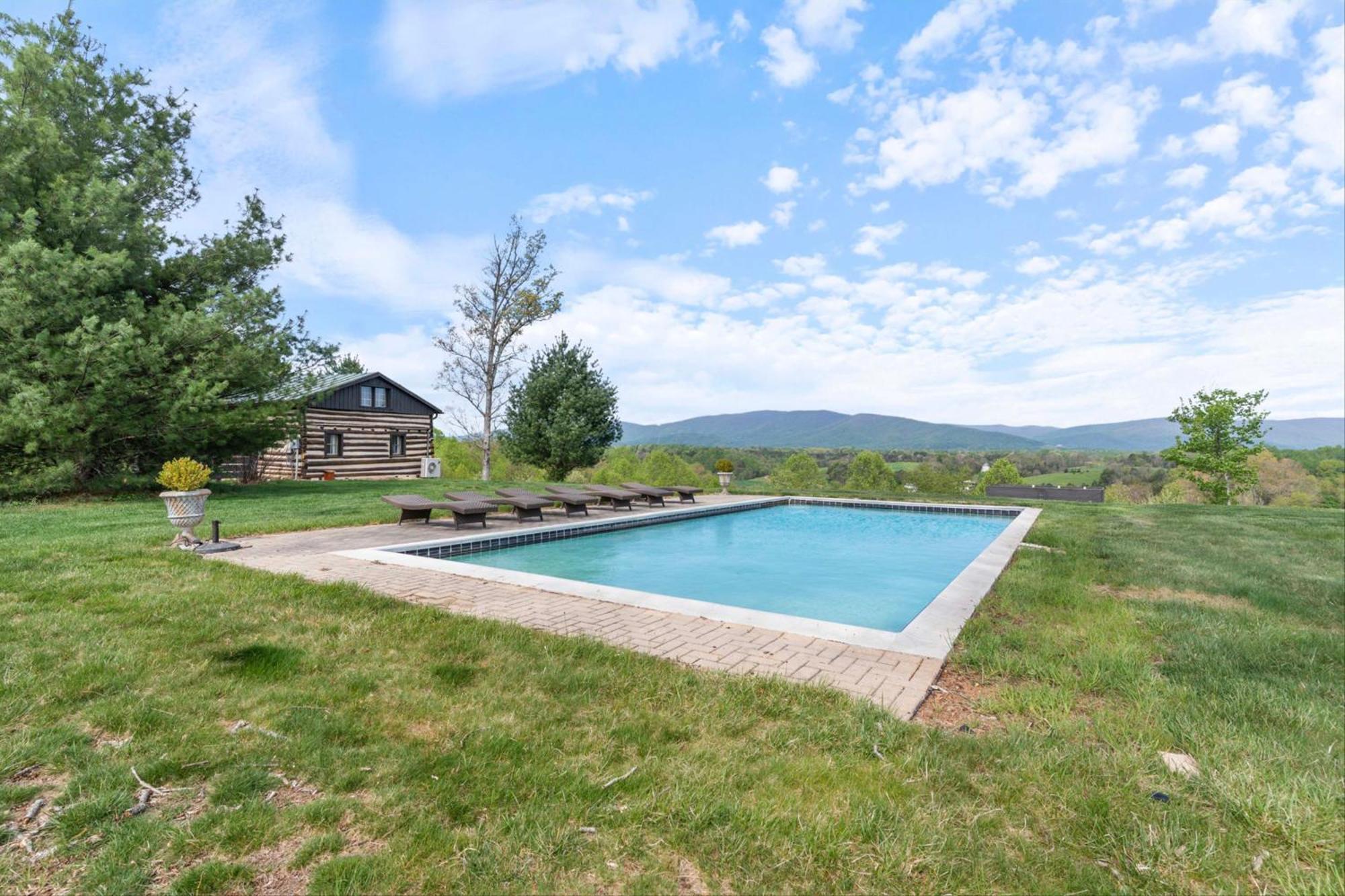 Rustic Baileys Retreat Cabin Near Wineries! Crozet Eksteriør billede
